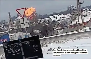  ?? X Screenshot ?? der Crash der russischen Maschine verursacht­e einen riesigen Feuerball.