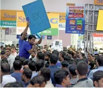  ?? Photo by Dhes Handumon ?? An auction scene on the last day of gitex 2018. generous deals were offered to the shoppers as the five-day event came to an end on saturday. —