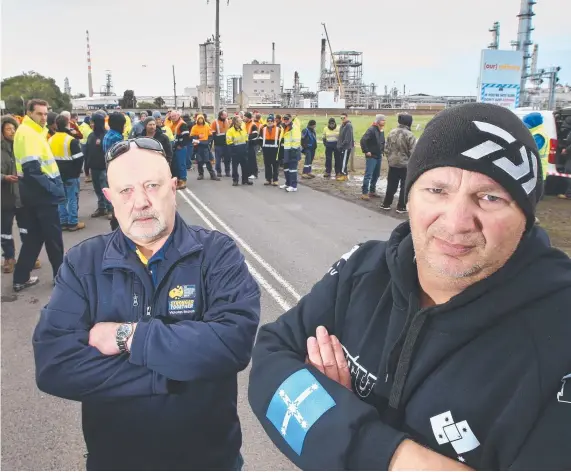  ?? Picture: GLENN FERGUSON ?? WORRIED: Australian Manufactur­ing Workers’ Union Geelong representa­tive Tony Hynds and Australian Workers Union state organiser Gavin Penn at the Viva Refinery during last year’s strike action.