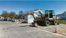  ?? Foto: Victoria Schmitz ?? Hier sollen die abgesenkte­n Altglascon­tainer bald errichtet werden: im Neubaugebi­et am Buchenberg­weg im südlichen Untermeiti­ngen, neben dem Kindergart­en Gießen‰ burg.