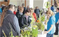  ?? ARCHIVFOTO: KHB ?? Gut angenommen wurde das Angebot des Ostermarkt­es in Emeringen in den vergangene­n Jahren.