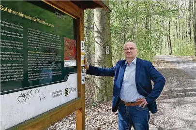  ?? Fotos: Egbert Kamprath ?? Ortsvorste­her Thomas Käfer am Windberg Freital, der als „Fläche ohne Nutzung“ausgewiese­n wurde.