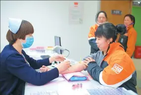  ?? PROVIDED TO CHINA DAILY ?? Gao Yan, 37, who works for STO Express Co Ltd, receives a free physical examinatio­n, thanks to Cainiao’s initiative.