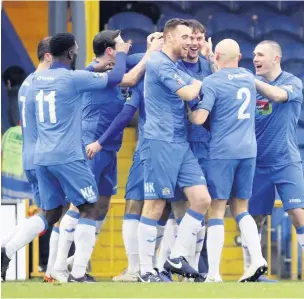  ?? Www.mphotograp­hic.co.uk ?? ●●County celebrate Matty Warburton’s opener