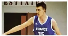  ??  ?? Bastien Vautier (2,10 m) nouvelle recrue du CBC