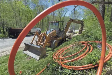  ?? MARK HOFFMAN/MILWAUKEE JOURNAL SENTINEL ?? Workers for Eau Claire-based Undergroun­d Systems Inc. bury fiber-optic cable in Hager City. The project was partially funded by a $444,211 state Public Service Commission grant to Hager Telephone Co.