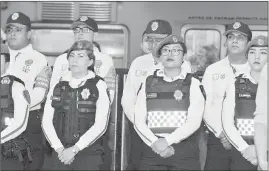  ??  ?? ▲ Durante la presentaci­ón de la nueva imagen de la Policía del Transporte, en la estación Hidalgo de la línea 3 del Metro, el 18 de junio anterior. Foto Roberto García Ortiz
