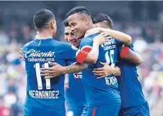  ?? FOTO: AFP ?? El colombiano Andrés Rentería selló el gane de la Máquina y la clasificac­ión a la liguilla en el Estadio Universita­rio de Pumas.