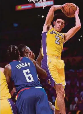  ?? AFP PIC ?? Lakers’ Lonzo Ball grabs a rebound over Clippers’ DeAndre Jordan during their NBA game on Thursday.