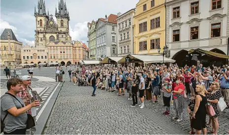  ?? Foto: Michal Turek, MAFRA ?? V Praze se před pandemií podíl domácích hostů pohyboval okolo 15 procent oproti těm zahraniční­m, kteří tvořili téměř 85 procent z celkového počtu návštěvník­ů. I to pandemie proměnila.