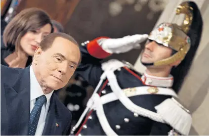 ??  ?? Ein Mailänder Gericht hob Berlusconi­s Ämterverbo­t auf. Damit könnte er bei Neuwahlen wieder antreten.