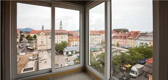  ??  ?? Die Wohnungen mit Blick auf den Benediktin­ermarkt waren sehr gefragt. Über die Hälfte der Wohnungen ist noch zu haben