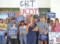  ?? PATRICK BREEN/THE ARIZONA REPUBLIC ?? Demonstrat­ors in Scottsdale, Ariz., protest the teaching of critical race theory.