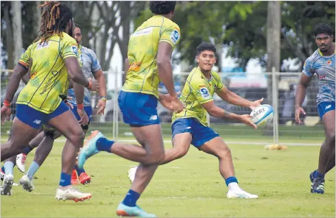  ?? Picture: ELIKI NUKUTABU ?? Isaiah Armstrong-Ravula initiates the backline play during the Fijian Drua training session at Albert Park in Suva.