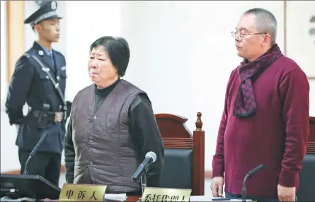  ?? XINHUA ?? Zhang Huanzhi, Nie Shubin's mother, and Li Shuting, the family's lawyer, listen to the announceme­nt that Nie’s conviction had been quashed by a branch of the Supreme People's Court in Shenyang, Liaoning province, on Dec 2.