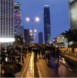  ?? Bild: Moa Kärnstrand/tt ?? Demonstran­ter i Hongkong.