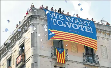  ?? FOTOS: AFP ?? VOTO. El independen­tismo catalán reafirmó que celebrará el 1º de octubre una consulta popular.