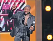  ?? ?? Usher addresses the audience after winning Entertaine­r of the Year during the 55th NAACP Image Awards.