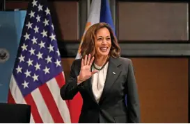  ?? (AFP) ?? US Vice-president Kamala Harris waves as she arrives for the town hall meeting about the empowermen­t of women at the Sofitel Philippine Plaza in Pasay, Metro Manila on Monday