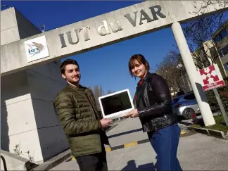  ?? (Photos R.A.) ?? Les deux étudiants de l’IUT de Draguignan comptent sur votre soutien !