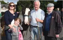  ?? PHOTOS BY MICHELLE COOPER GALVIN ?? Holly O’Connor, Geraldine and Jim Woods Ballyhahil­l with John Joe Murphy Barraduff at the Annual August 15 Fair Day in Kenmare on Monday.