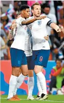  ??  ?? Los ingleses celebran su gol