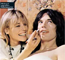  ??  ?? Pallenberg och Jagger spelar in Performanc­e 1968