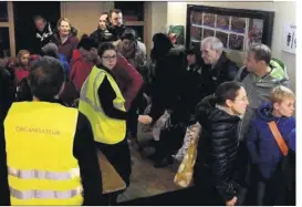  ?? (Photo AFP) ?? Un gymnase d’Albertvill­e a servi de centre d’hébergemen­t d’urgence samedi soir.