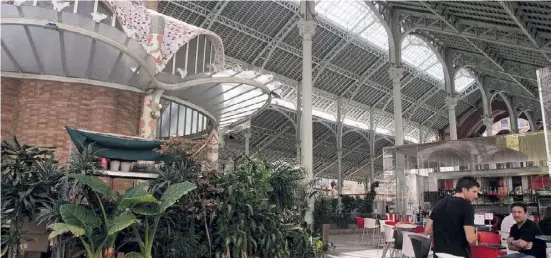  ?? Foto: Ángel García ?? Der Mercado Colón zählt zu den Sehenswürd­igkeiten der Stadt Valencia.