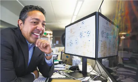  ?? Photos by Santiago Mejia / The Chronicle ?? Dr. Atul Butte, director of UCSF’s Institute of Computatio­nal Health Sciences, studies big data visualizat­ion, below, with an eye toward developing treatments with the help of artificial intelligen­ce. The donation will help merge data from five UC...