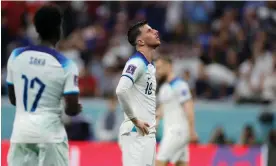  ?? Photograph: Tom Jenkins/The Guardian ?? Mason Mount shows England’s nerviness on a night when Harry Kane (right) admitted: ‘We weren’t clinical.’