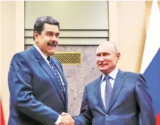  ?? AFP ?? Nicolás Maduro es recibido por Vladímir Putin, ayer.