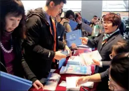  ?? WANG ZHUANGFEI / CHINA DAILY ?? People buy commemorat­ive stamps for the Beijing 2022 Winter Olympic Games and Paralympic Games after the launch of the stamps in Beijing on Sunday.