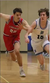  ?? JULIA MALAKIE — LOWELL SUN ?? Tewksbury’s Luke Montejo (22) attempts to catch up to Dracut’s Thomas Witkos in Tewksbury’s 53-38boys basketball win.