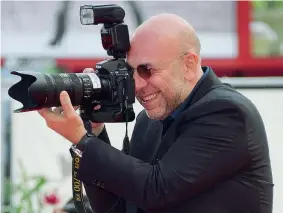  ?? ?? Fotografo
Il regista e sceneggiat­ore Paolo Virzì, 60 anni: «Tutti i corti che ho visto meritano un’accoglienz­a affettuosa»