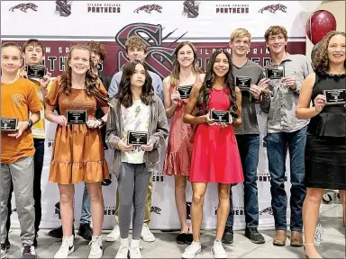  ?? Submitted photos ?? The following Siloam Springs cross country runners earned Most Valuable Runner awards for the 2022 season: (Front from left) River Hall (7th boys), Haylee Fox (10th girls), Amelia Thomas (7th girls), Vanessa Frias (9th girls) and Anna Floyd (12th girls); (back), Gaige Thompson (8th boys), Tommy Seitz (10th boys), Chance Cunningham (9th boys), Claire Jagger (11th), Nathan Hawbaker (11th boys) and Levi Fox (12th boys). Not pictured is Amelie Seauve (8th girls).