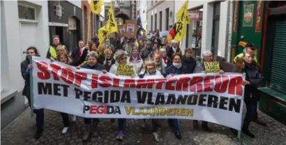  ?? © Luc Claessen/belga ?? Een Pegida-betoging in Antwerpen op 23 april 2016.