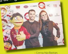  ??  ?? • Con su hijo Bastian.