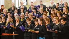  ?? Foto: Daniela Tiggemann ?? Die Chaplains sangen „Ein Deutsches Requiem“von Brahms in der voll besetzten Kir che St. Thomas.