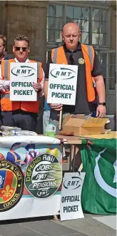  ?? IAN LYALL. ?? RMT union members form a picket line outside Hull Paragon on June 23.