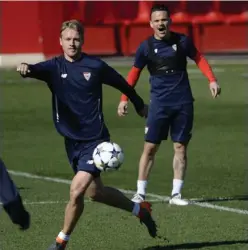  ?? AFP ?? El Sevilla enfrenta un duro reto ante el United. /