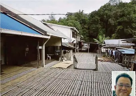  ?? PIC BY MOHD RADZI BUJANG ?? Dr Neilson Ilan Mersat (inset) advocates inclusivit­y and cultural sensitivit­y in rebuilding longhouses to comply with safety standards or risk losing an integral part of Dayak culture.