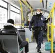  ?? Foto: Zoepf ?? Im öffentlich­en Nahverkehr FFP2‰Masken Pflicht. sind