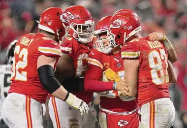  ?? Jeff Roberson/Associated Press ?? Chiefs QB Patrick Mahomes, second from right, battled through an ankle injury in his team’s 27-20 win.