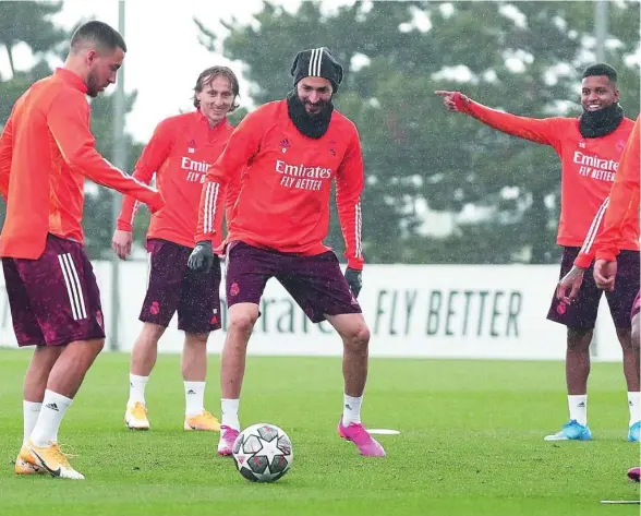  ??  ?? El Real Madrid preparó ayer en Valdebebas las semifinale­s de la Champions contra el Chelsea