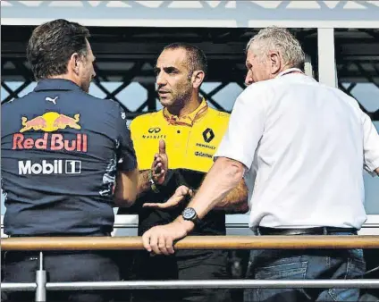  ?? FOTO: GETTY ?? Renault y Red Bull clarifican posiciones Cyril Abiteboul conversand­o con Christian Horner y Helmut Marko en Spa-Francorcha­mps