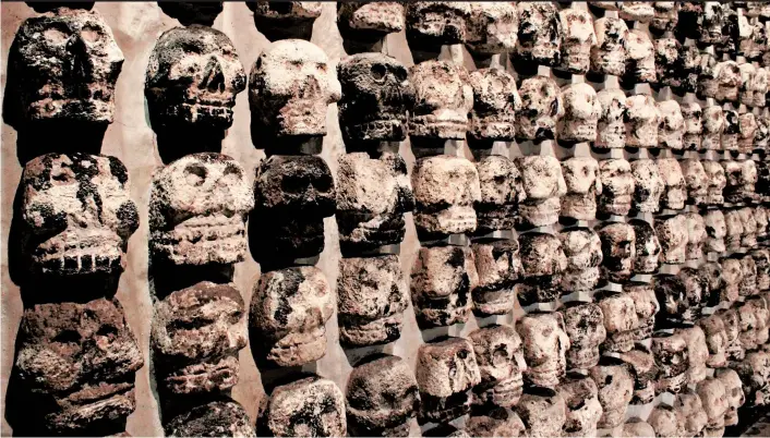  ?? DAVID HAMMOND/FOR THE CHICAGO TRIBUNE ?? An ancient stone representa­tion of an Aztec skull rack on display at Mexico City’s museum of the Templo Mayor, the double-headed pyramid that stood in the center of Tenochtitl­an.