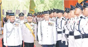  ??  ?? Taib inspects a guard-of-honour during the opening ceremony of the State Legislativ­e Assembly (DUN) sitting.