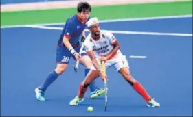  ?? AP PHOTO ?? India's Mandeep Singh evades Japan's Masaki Ohashi during their match at Ipoh on Wednesday.