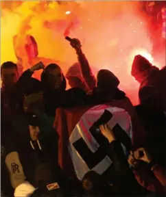  ?? FOTO: AP ?? Fans fra Spartak Moskva viste et flag med svastika frem i forbindels­e med en pokalkamp i 2013. Nazistiske symboler har de seneste år vaeret et stort problem i russisk fodbold.